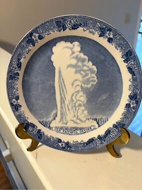 Vintage Alfred Meakin Old Faithful Geyser Yellowstone Park 7” Blue Plate England